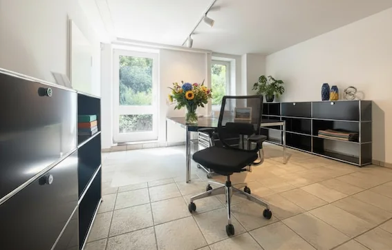 Büro/Praxis mit Terrasse im Souterrain am Campus Sollbrüggen